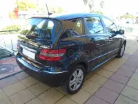Usado Mercedes B180 109 CV (80 kW) 2011 Negro Utilitario