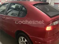 Usado Seat Leon Sport 110 CV (80 kW) 2001 Rojo Utilitario