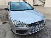 Usado Ford Focus Trend 100 CV (73 kW) 2006 Gris / plata Berlina