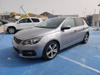 Usado Peugeot 308 Allure 130 CV (95 kW) 2021 Gris / plata Berlina
