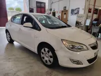 Usado Opel Astra Essentia 95 CV (69 kW) 2011 Blanco Berlina