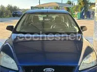 Usado Ford Focus Trend 100 CV (73 kW) 2006 Azul Berlina
