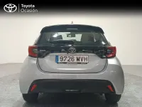 Usado Toyota Yaris Hybrid Active 116 CV (85 kW) 2024 Gris / plata Berlina
