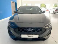 Begagnad Ford Focus ST-Line 125 HK (91 kW) 2023 Grå Halvkombi