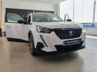 Usado Peugeot 2008 Active 110 CV (80 kW) 2020 Blanco SUV