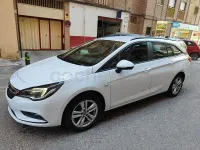 Usado Opel Astra Selective 110 CV (80 kW) 2019 Blanco Familiar