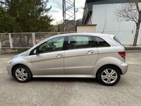 Usado Mercedes B200 140 CV (102 kW) 2009 Plateado Monovolumen