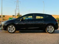 Usado Opel Astra Selective 125 CV (91 kW) 2019 Negro Berlina