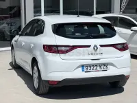 Usado Renault Mégane IV LIMITED 95 CV (69 kW) 2019 Blanco Berlina