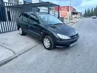 Usado Peugeot 206 70 CV (51 kW) 2005 Negro Familiar