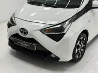 Używany Toyota Aygo X-play 72 KM (52 kW) 2020 Biały Hatchback