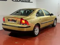 Usado Volvo S60 163 CV (119 kW) 2003 Amarillo Berlina