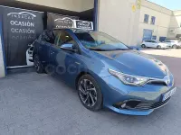 Usado Toyota Auris Hybrid 136 CV (100 kW) 2015 Azul Berlina