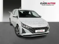 Usado Hyundai i20 79 CV (58 kW) 2025 Gris / plata Utilitario