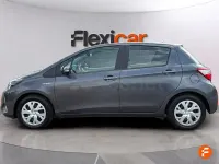 Usado Toyota Yaris Hybrid Business Edition 116 CV (85 kW) 2020 Gris / plata Berlina