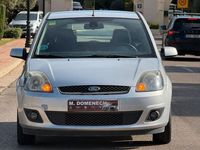 Usado Ford Fiesta Ghia 80 CV (58 kW) 2006 Gris Berlina