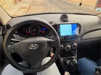 Usado Hyundai i10 Comfort 69 CV (50 kW) 2013 Gris / plata Utilitario