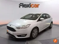 Usado Ford Focus 125 CV (91 kW) 2015 Blanco Berlina