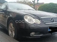 Usado Mercedes C220 143 CV (105 kW) 2004 Negro Berlina