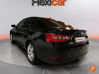 Usado Skoda Superb Style 190 CV (139 kW) 2018 Gris Berlina