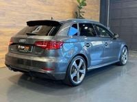 Usado Audi A3 Sportback Black Edition 150 CV (110 kW) 2019 Gris Utilitario