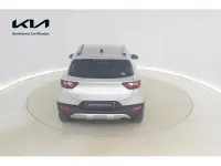 Usado Kia Stonic 100 CV (73 kW) 2024 Gris plata SUV