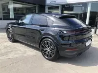 Usado Porsche Cayenne E-Hybrid 471 CV (346 kW) 2025 Negro metalizado SUV