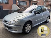 Usado Peugeot 206 90 CV (66 kW) 2005 Gris / plata Berlina