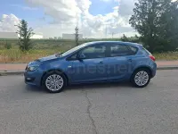 Usado Opel Astra Selective 110 CV (80 kW) 2016 Azul Berlina