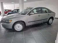 Usado Volvo S40 Momentum 110 CV (80 kW) 2005 Gris / plata Berlina