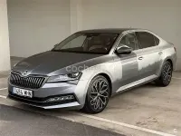 Usado Skoda Superb 190 CV (139 kW) 2019 Gris / plata Berlina