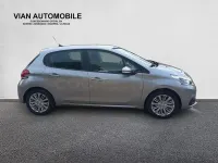 Usado Peugeot 208 Signature Sky 82 CV (60 kW) 2019 Blanco Utilitario