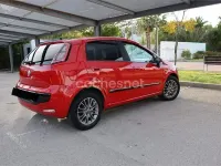 Usado Fiat Punto Evo Life 75 CV (55 kW) 2011 Rojo Utilitario