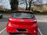 Usado Hyundai i10 67 CV (49 kW) 2022 Rojo Utilitario