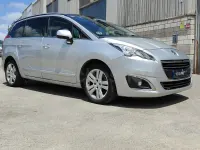 Usado Peugeot 5008 Allure 150 CV (110 kW) 2014 Gris / plata Monovolumen