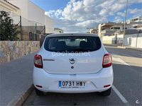 Usado Dacia Sandero Lauréate 75 CV (55 kW) 2014 Blanco Berlina