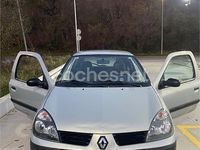 Usado Renault Clio II Dynamique 75 CV (55 kW) 2005 Gris / plata Berlina