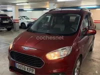 Usado Ford Tourneo Courier Titanium 100 CV (73 kW) 2018 Granate Monovolumen