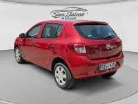 Usado Dacia Sandero Lauréate 75 CV (55 kW) 2014 Granate Berlina