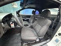 Usado Hyundai Coupé GLS 105 CV (77 kW) 2002 Blanco Coupe