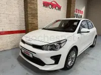 Usado Kia Rio 84 CV (61 kW) 2022 Blanco Berlina