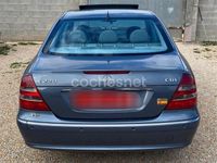 Usado Mercedes E220 Classic 143 CV (105 kW) 2003 Azul Berlina