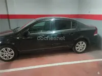 Usado Opel Astra Edition 110 CV (80 kW) 2010 Negro Berlina