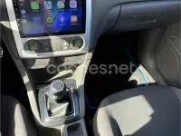Usado Ford Focus Trend 109 CV (80 kW) 2005 Gris / plata Berlina