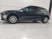 Usado Seat Leon Style 115 CV (84 kW) 2020 Gris / plata Berlina