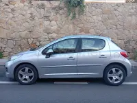 Usado Peugeot 207 Active 92 CV (67 kW) 2012 Gris / plata Berlina