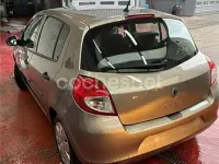 Usado Renault Clio II 75 CV (55 kW) 2011 Beige Berlina
