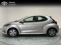 Usado Toyota Yaris Hybrid Active 116 CV (85 kW) 2024 Gris / plata Berlina