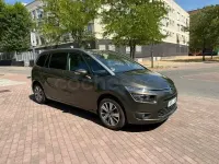 Usado Citroën Grand C4 Picasso Seduction 120 CV (88 kW) 2015 Marrón Monovolumen