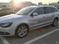 Usado Skoda Superb Elegance 140 CV (102 kW) 2015 Gris / plata Familiar